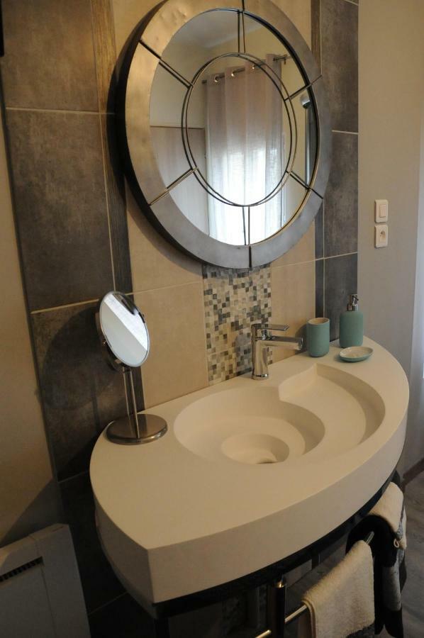 Bed and Breakfast Le Nid De Sigogne Екстер'єр фото