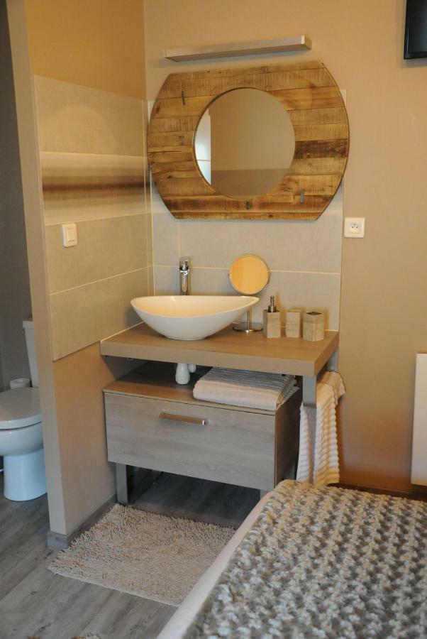 Bed and Breakfast Le Nid De Sigogne Екстер'єр фото